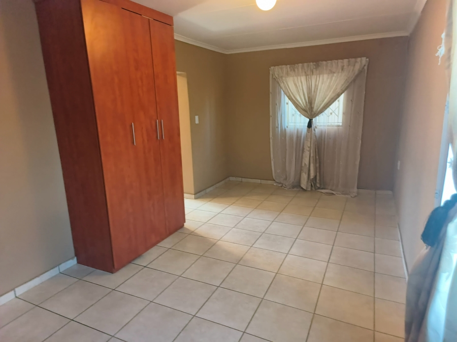 To Let 1 Bedroom Property for Rent in Promosa North West
